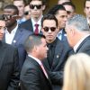 Le chanteur Marc Anthony et le président des Miami Marlins David Samson à la sortie des funérailles de Jose Fernandez le 29 septembre 2016 à Miami.