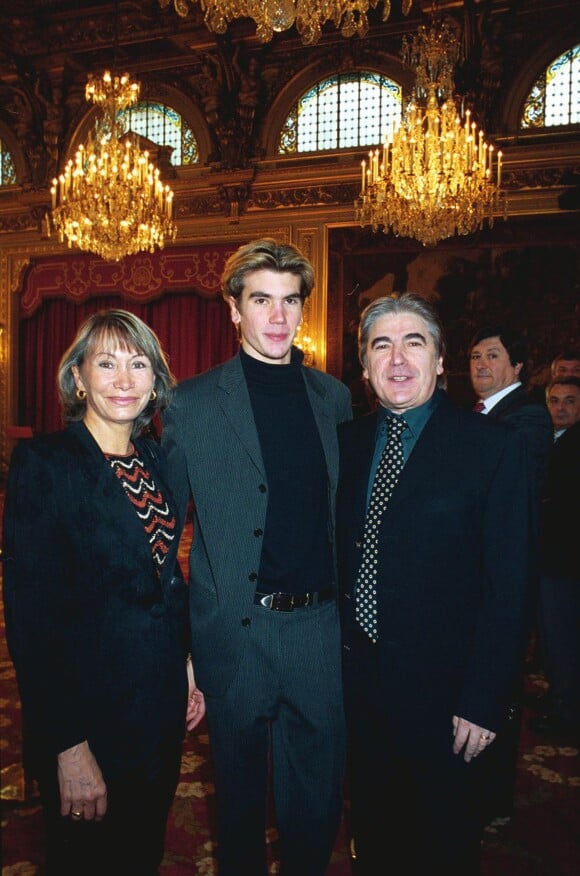 Serge Lama avec sa femme Michèle et leur fils Frédéric le 15 avril 2000