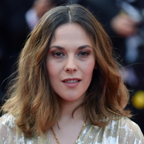 Alysson Paradis - Montée des marches du film "Loving" lors du 69e Festival International du Film de Cannes. Le 16 mai 2016. © Giancarlo Gorassini/Bestimage