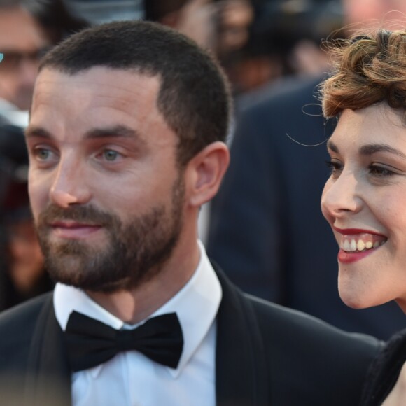 Alysson Paradis et son compagnon Guillaume Gouix - Montée des marches du film "Mal de pierres" lors du 69e Festival International du Film de Cannes. Le 15 mai 2016. ©Giancarlo Gorassini/Bestimage