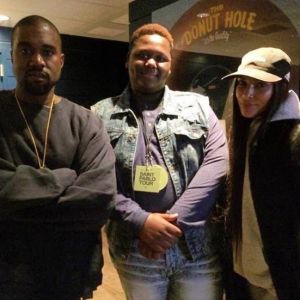 Kanye West et Kim Kardashian au côté de Cameron Sterling, le fils aîné d'Alton Sterling (tué en juillet dernier par un policier) lors du concert de Kanye West le 2 novembre à Inglewood, Los Angeles.
