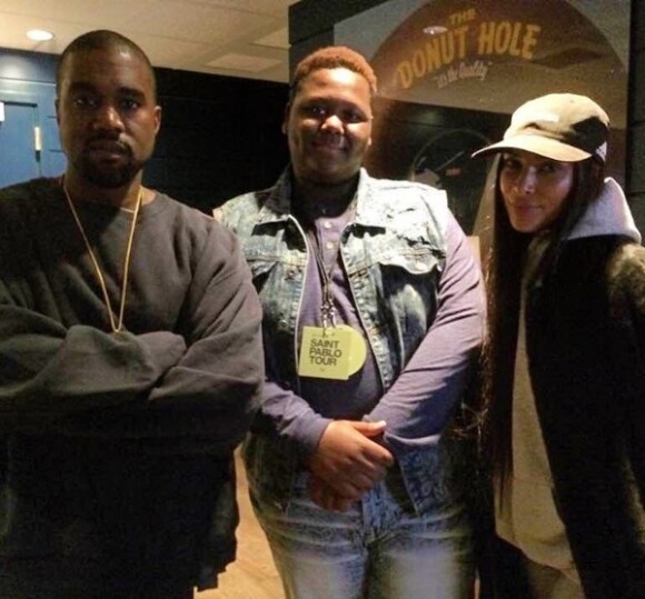Kanye West et Kim Kardashian au côté de Cameron Sterling, le fils aîné d'Alton Sterling (tué en juillet dernier par un policier) lors du concert de Kanye West le 2 novembre à Inglewood, Los Angeles.