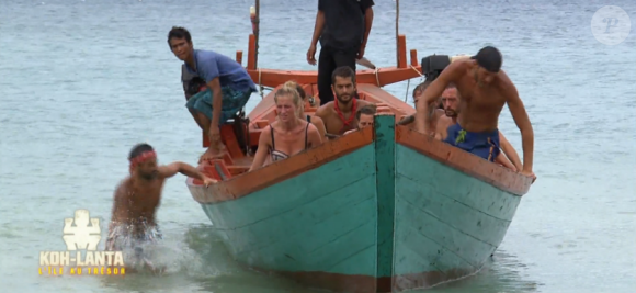 Les naufragés se rendent sur leur nouveau campement - "Koh-Lanta, L'île au trésor", le 4 novembre 2016 sur TF1.