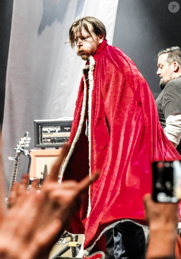 Jesse Hughes - Concert des Eagles Of Death Metal à l'Olympia à Paris le 16 février 2016. Trois mois après la tragédie du Bataclan le 13 novembre, le groupe américain est remonté sur scène. Une soirée qui pouvait s'apparenter à un exercice de thérapie collective, pour les musiciens comme pour les quelque 900 rescapés du Bataclan attendus sur place.