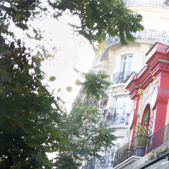 La nouvelle façade du Bataclan à Paris, le 27 octobre 2016, avant sa réouverture le 16 novembre avec un concert de Peter Doherty.