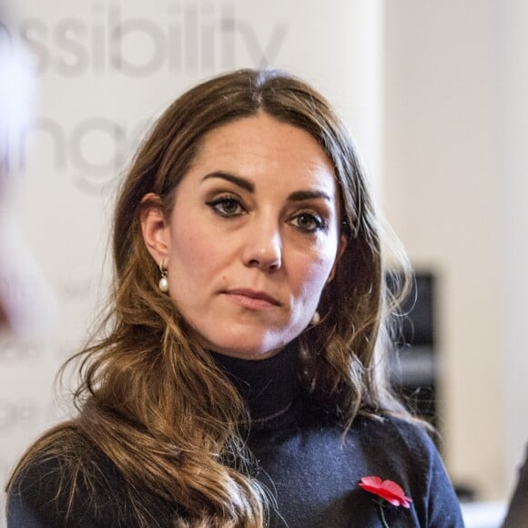 La duchesse Catherine de Cambridge visitait le Nelson Trust Women's Centre à Gloucester le 4 novembre 2016. Juste avant, elle s'était rendue à la prison d'Eastwood Park pour en savoir plus sur le quotidien des détenues et la manière dont le centre les aide.