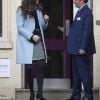 La duchesse Catherine de Cambridge, vêtue d'un manteau Mulberry, visitait le Nelson Trust Women's Centre à Gloucester le 4 novembre 2016. Juste avant, elle s'était rendue à la prison d'Eastwood Park pour en savoir plus sur le quotidien des détenues et la manière dont le centre les aide.