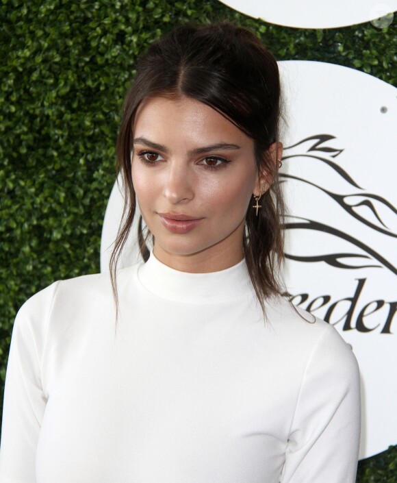 Emily Ratajkowski - Breeders' Cup, jour 2 au Santa Anita Park à Arcadia, le 5 novembre 2016.