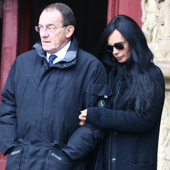 Jean-Pierre Pernaut et sa femme Nathalie Marquay-Pernaut - Sortie de la cérémonie religieuse des obsèques de Françoise Pernaut (Pillot) en la cathédrale Notre-Dame d'Amiens, France, le 19 octobre 2016, pour l'inhumation au cimetière de Bouvaincourt-sur-Bresle. © Crystal Pictures/Bestimage