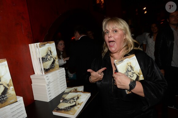 Valérie Damidot lors de la soirée de lancement du livre de Valerie Damidot "Le coeur sur la main, le doigt sur la gachette" au Buddha-Bar à Paris, France, le 2 novembre 2016. © Rachid Bellak/Bestimage
