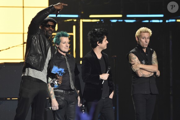 Idris Elba et Green Day lors des MTV European Music Awards au AHOY à Rotterdam, le 6 novembre 2016.