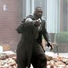 Jackie Earle Haley et Idris Elba sur le tournage de 'The Dark Tower' dans le quartier de Brooklyn à New York, le 10 juillet 2016.