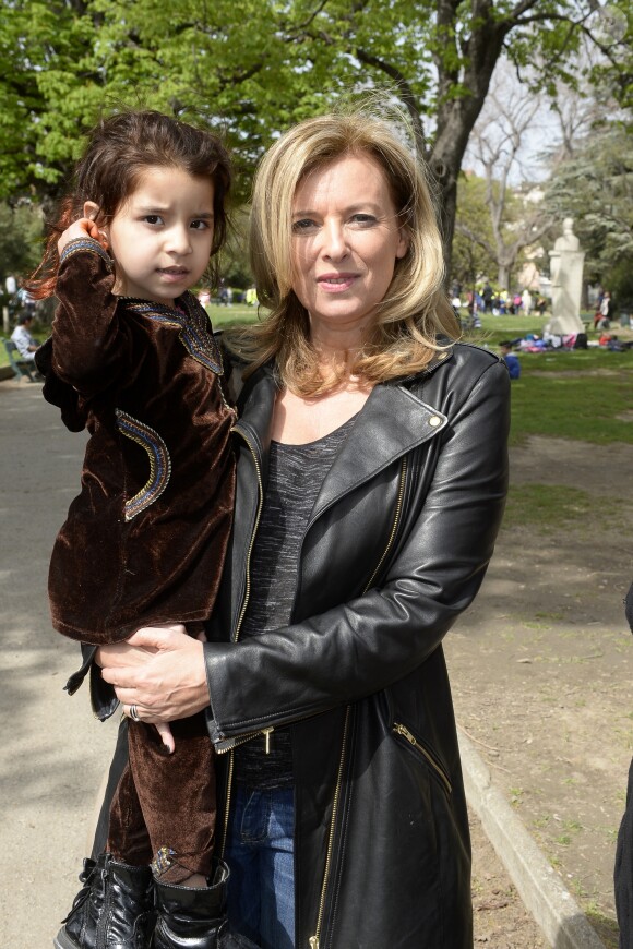 Valérie Trierweiler passe la journée à Marseille auprès des enfants avec le Secours Populaire 13 le 6 avril 2016.