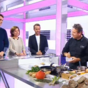 Sophie Davant parle du geste le plus érotique dans "C'est au programme" sur France 2 le 8 novembre 2016.