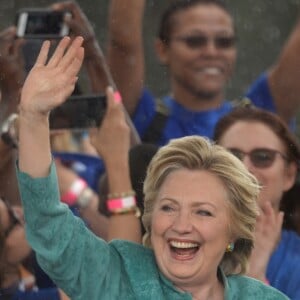 Meeting de Hillary Clinton (sous la pluie) candidate démocrate à l'élection présidentielle américaine à Pembroke Pines en Floride le 5 novembre 2016