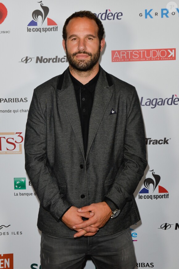 Frédéric Michalak à la soirée de gala des 20 ans de l'association "Fête le Mur" de Yannick Noah au Chalet des Iles à Paris le 9 novembre 2016.