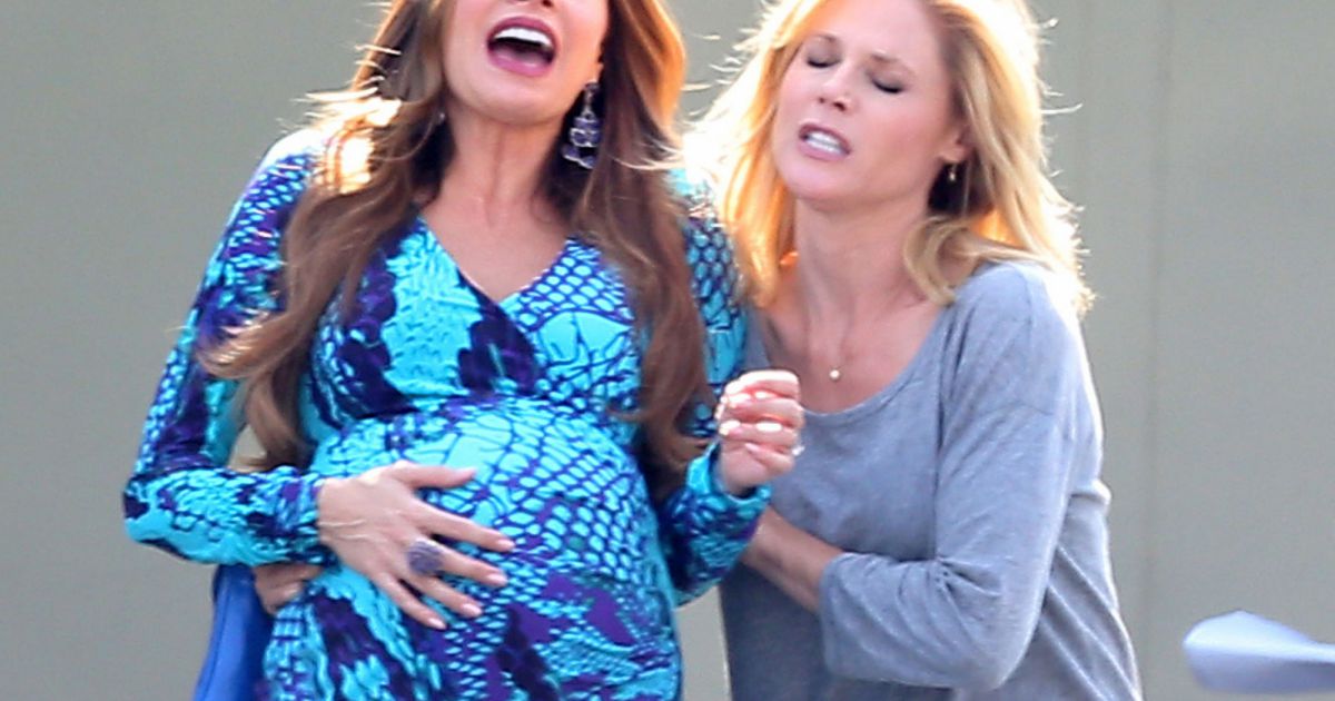 sofia vergara  julie bowen sont sur le tournage de leur serie tv