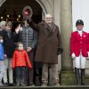 Le prince Henrik de Danemark a accueilli avec ses petits-enfants le prince Felix, la princesse Athena, le prince Henrik et le prince Nikolai les vainqueurs de la Chasse Hubertus sur le perron du palais de l'Eremitage, à Klampenborg (nord de Copenhague) le 6 novembre 2016.