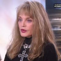 Arielle Dombasle a risqué la prison : "Je devais énormément d'argent..."