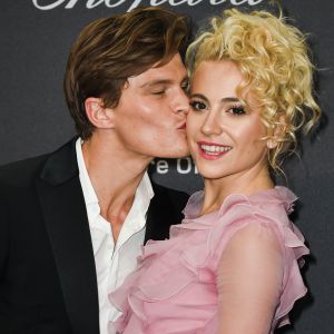 Oliver Cheshire et sa compagne Pixie Lott lors du photocall de la soirée Chopard lors du 69ème Festival International du Film de Cannes, le 16 mai 2016.