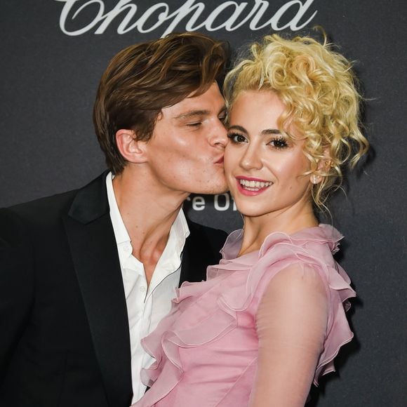 Oliver Cheshire et sa compagne Pixie Lott lors du photocall de la soirée Chopard lors du 69ème Festival International du Film de Cannes, le 16 mai 2016.