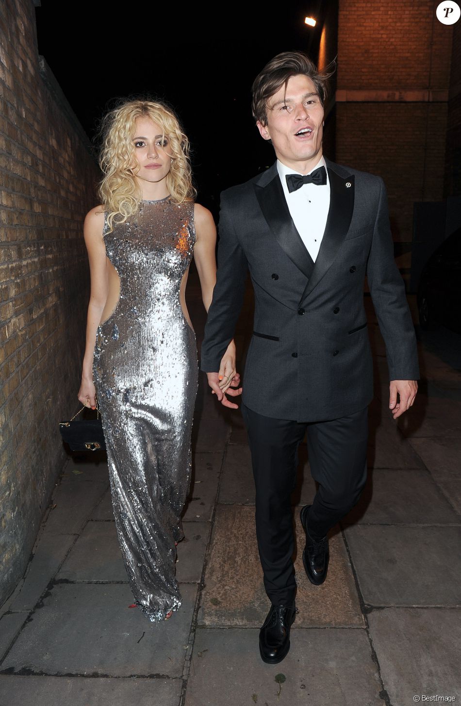 Oliver Cheshire et sa compagne Pixie Lott quittent la soirée de charité