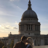 Pixie Lott annonce ses fiançailles avec Oliver Cheshire sur Instagram le 13 novembre 2016.