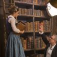 Emma Watson et Bill Condon sur le tournage de La Belle et la Bête
