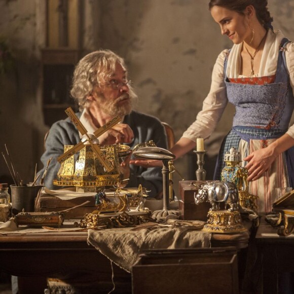Kevin Kline et Emma Watson dans La Belle et la Bête