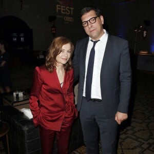 Isabelle Huppert et Christophe Lemoine (consul général de France à Los Angeles) - Isabelle Huppert reçoit un hommage lors du festival international du film de Los Angeles (AFI Fest) et projection du film "Elle", le 13 novembre 2016.