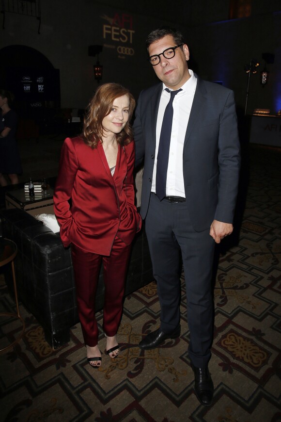 Isabelle Huppert et Christophe Lemoine (consul général de France à Los Angeles) - Isabelle Huppert reçoit un hommage lors du festival international du film de Los Angeles (AFI Fest) et projection du film "Elle", le 13 novembre 2016.