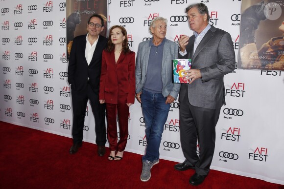 Michael Barker, Isabelle Huppert, Paul Verhoeven (réalisateur du film "Elle"), Tom Bernard - Isabelle Huppert reçoit un hommage lors du festival international du film de Los Angeles (AFI Fest) et projection du film "Elle", le 13 novembre 2016.