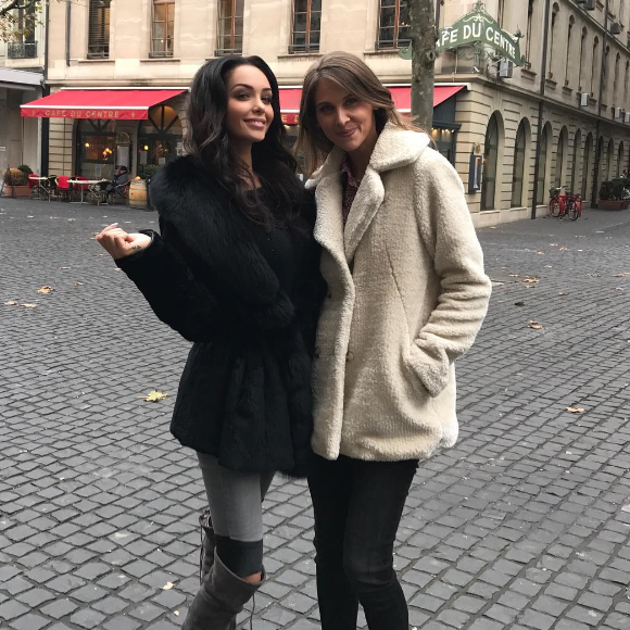 Nabilla et Ophélie Meunier ensemble à Genève pour le tournage de Zone Interdite le 15 novembre 2016.