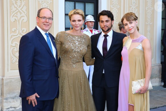 Le prince Albert II de Monaco et sa femme la princesse Charlène avec Jack Falahee, guest  - Le prince Albert II de Monaco et sa femme la princesse Charlène organisent un cocktail au Palais Princier dans le cadre du 56ème Festival de la télévision de Monte-Carlo à Monaco le 14 juin 2016.