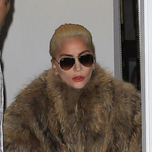 Lady Gaga quitte la clinique de chirurgie esthétique "Epione" à Beverly Hills le 15 novembre 2016.
