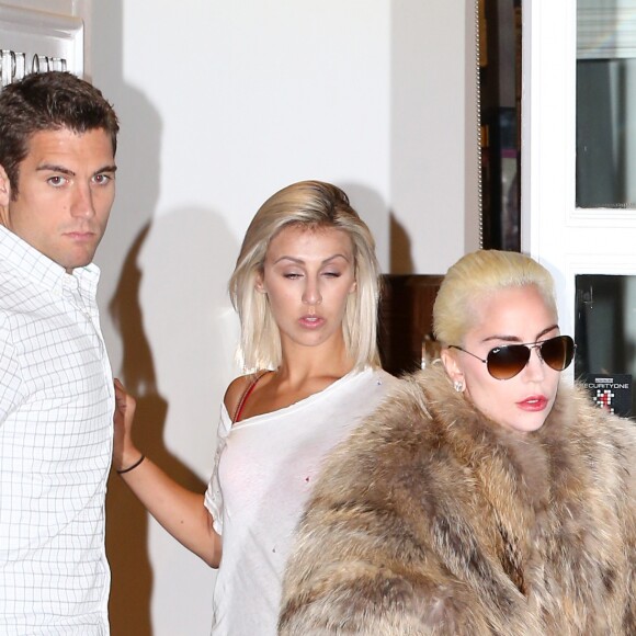 Lady Gaga quitte la clinique de chirurgie esthétique "Epione" à Beverly Hills le 15 novembre 2016.