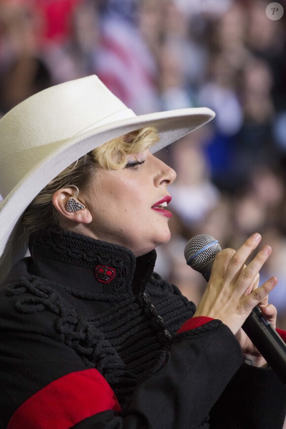 Lady Gaga a chanté lors du dernier meeting de Hillary Clinton, candidate démocrate aux élections présidentielles américaines, à Raleigh. Le 8 novembre 2016 © Randy Brawdy / Zuma Press / Bestimage