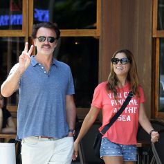 Exclusif - Julian McMahon et sa femme Kelly Paniagua profitent de la terrasse d'un restaurant de Gold Coast, Australie, le 30 octobre 2016.