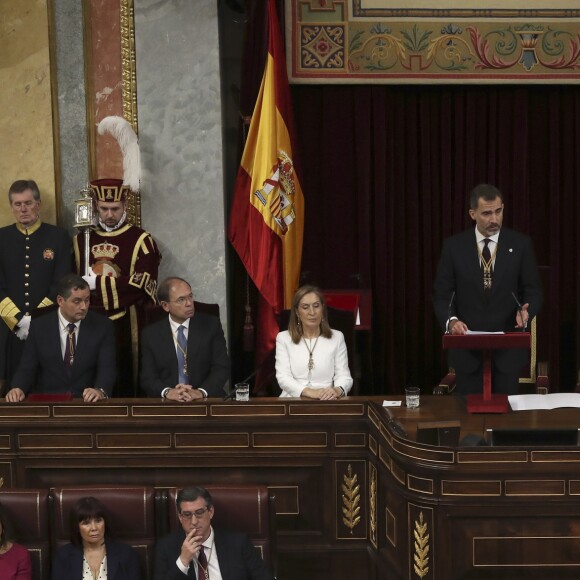 Le roi Felipe VI d'Espagne était accompagné de sa femme la reine Letizia d'Espagne et leurs filles la princesse Leonor des Asturies et l'infante Sofia, très attentives lors des discours prononcés dans l'hémicycle, le 17 novembre 2016 au Parlement (Palacio de los Cortes) à Madrid pour l'inauguration de la XIIe législature de l'Espagne.