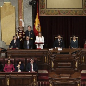 Le roi Felipe VI d'Espagne était accompagné de sa femme la reine Letizia d'Espagne et leurs filles la princesse Leonor des Asturies et l'infante Sofia, très attentives lors des discours prononcés dans l'hémicycle, le 17 novembre 2016 au Parlement (Palacio de los Cortes) à Madrid pour l'inauguration de la XIIe législature de l'Espagne.
