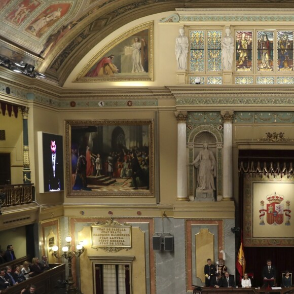 Le roi Felipe VI d'Espagne était accompagné de sa femme la reine Letizia d'Espagne et leurs filles la princesse Leonor des Asturies et l'infante Sofia, très attentives lors des discours prononcés dans l'hémicycle, le 17 novembre 2016 au Parlement (Palacio de los Cortes) à Madrid pour l'inauguration de la XIIe législature de l'Espagne.