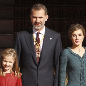 La princesse Leonor des Asturies et l'infante Sofia d'Espagne accompagnaient le roi Felipe VI et la reine Letizia le 17 novembre 2016 au Parlement (Palacio de los Cortes) à Madrid pour l'inauguration de la XIIe Législature de l'Espagne.