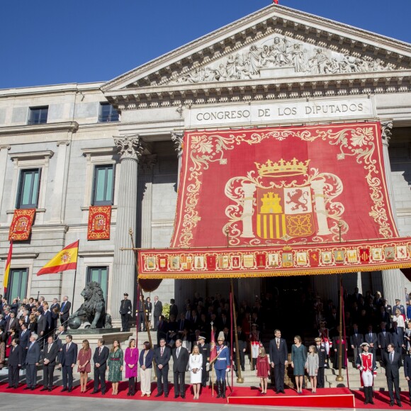 Le roi Felipe VI d'Espagne et sa femme la reine Letizia d'Espagne étaient accompagnés de leurs filles la princesse Leonor des Asturies et l'infante Sofia le 17 novembre 2016 au Parlement (Palacio de los Cortes) à Madrid pour l'inauguration de la XIIe législature de l'Espagne.