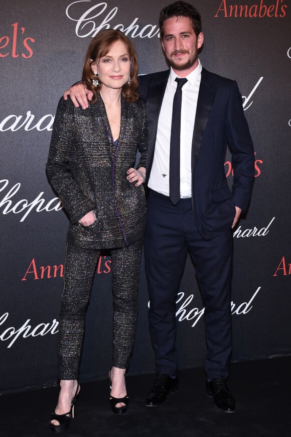 Isabelle Huppert et son fils Lorenzo Chammah - Photocall du dîner Caroline et Karl-Friedrich Scheufele avec le club Annabel's lors du 69ème Festival International du Film de Cannes. Le 14 mai 2016