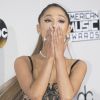 Ariana Grande sur le tapis rouge des American Music Awards 2016 au théâtre Microsoft à Los Angeles, le 20 novembre 2016
