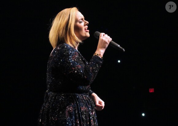 Adele à la Talking Stick Arena de Phoenix, en Arizona, le 21 novembre 2016