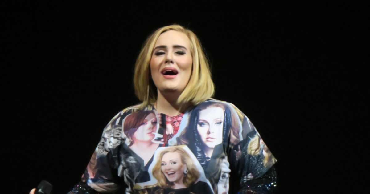 La chanteuse Adele à la Talking Stick Arena de Phoenix, en Arizona, le ...