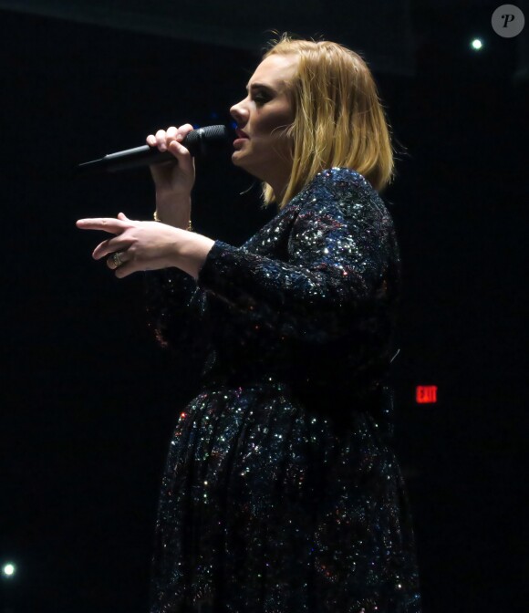 Adele à la Talking Stick Arena de Phoenix, en Arizona, le 21 novembre 2016