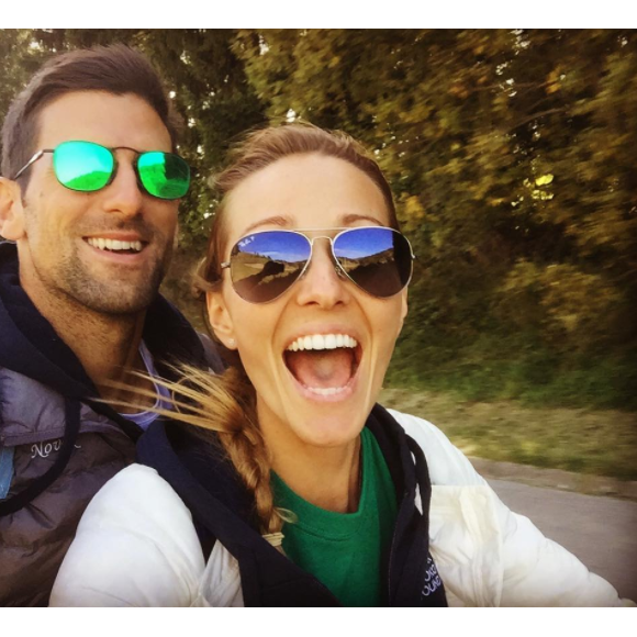 Yeah ! En route pour de nouvelles aventures ! Novak Djokovic va avoir six semaines pour couper, après sa défaite en finale du Masters de Londres le 20 novembre 2016, et profiter de sa famille : sa femme Jelena et leur fils Stefan, 2 ans. Photo Instagram.