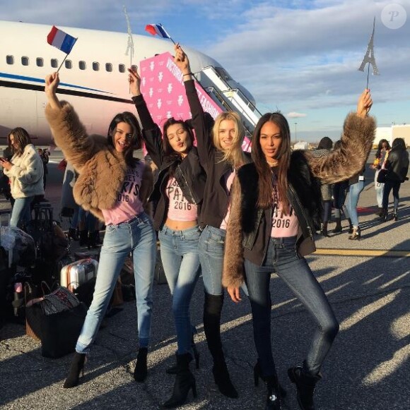 Les mannequins du défilé Victoria's Secret 2016 débarquent à Paris. Novembre 2016.